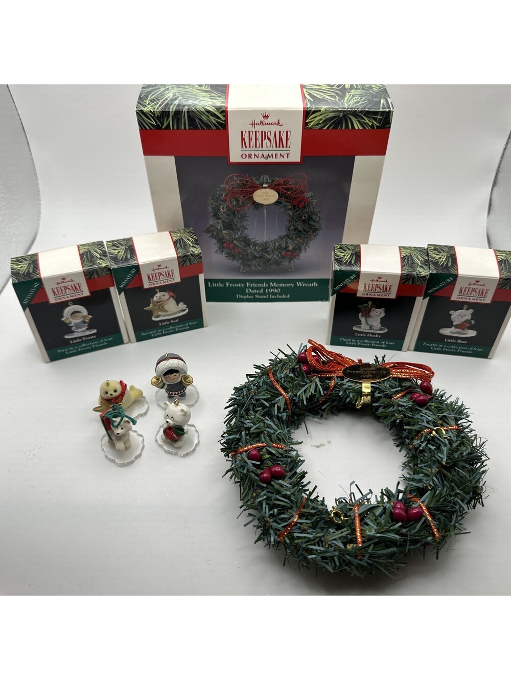 Vintage Hallmark Keepsake 1990 Frosty Friends Wreath & 4 Mini Ornaments w/ Stand
